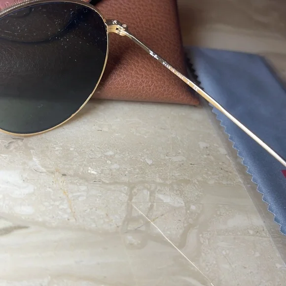 AUTHENTIC RAY-BAN ROUND METAL POLISHED GOLD FRAME / GREEN LENSES LIKE NEW